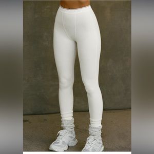 ESSENTIAL LEGGING in Bone Flexrib